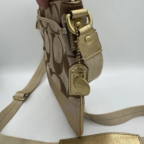 Coach Signature 40758 Swingpack Crossbody Shoulder Handbag Purse - Picture 5 of 13